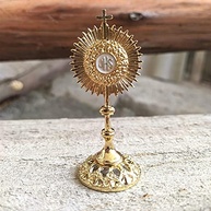 Ostensório Mini Santíssimo Sacramento Dourado 7cm - Lembrança Sagrada de Mesa - imagem 5
