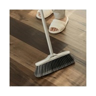 linha-eficiente-vassoura-bege-sofisticado-e-design-flow-a-limpeza-a