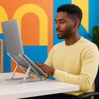 Suporte para Notebook e Tablet Linha Premium em Alumínio Dobrável e Ergonômico Para Desktop Portátil Ajustável em 6 Ângulos com Altura Regulável Leve Apoio Universal - Com estojo para armazenagem - imagem 4