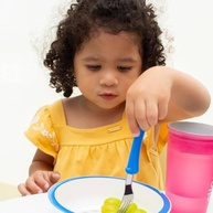 Conjunto de Colher e Garfo Infantil Clingo - Seguro, Anatômico e Livre de BPA - imagem 3