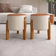 Kit 2 Puffs Redondos com Pés de Madeira - Luna Bege/Caramelo em Linho | Decore com Estilo e Conforto - imagem 1