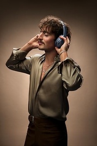JBL Tour One M3 Smart TX: Fone Over Ear Bluetooth com Cancelamento de Ruído e Transmissor de Áudio - imagem 3