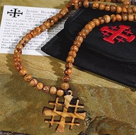 Fio de Contas de Madeira com Imagens de Jesus - 10 x 8,5 cm | Abbey Gift - imagem 3