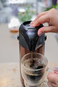 Garrafa Térmica Lúmina 1L Inox Marrom - Mantenha Sua Bebida Quente ou Fria por Mais Tempo - imagem 3