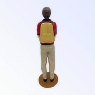 Escultura de Santo Carlo Acutis em Resina 19 cm - Detalhes Minuciosos e Pintada à Mão - imagem 3