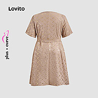 Vestido Plus Size Lovito com Textura Geométrica e Cinto de Metal - imagem 2
