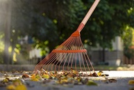 metalica-com-a-vassoura-cabo-18-madeira-fixa-de-dentes-tramontina-a