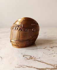 Mini Capacete Colecionável Fórmula 1 - Ouro Velho: Reviva a Emoção das Pistas! - imagem 4