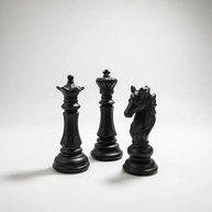 Miniaturas de Xadrez Rei, Rainha e Cavalo em Preto Fosco - Decoração Sofisticada para Escritório e Mesa - imagem 1