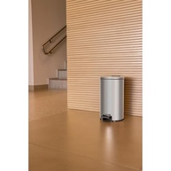 moderna-lixeira-com-cozinha-loop-a-em-tramontina-inox-5l-e-para-aco-pratica-pedal-a