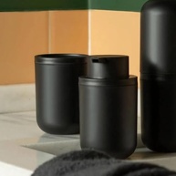 moderno-design-porta-premium-funcionalidade-preto-liquido-e-a-sabonete-bold-a