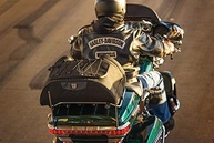 Bolsa de Porta-Malas Kuryakyn 5281 Momentum Hitchhiker: Aventura e Estilo para Sua Moto - imagem 4