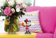 Enesco Disney Britto Minnie Mouse - Estatueta Miniatura 8 cm com Design Colorido e Artesanal - imagem 2