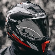 Capacete LS2 Explorer MX701 Carbon Frontier: Leveza e Segurança em Fibra de Carbono 6K - imagem 4