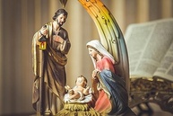 Imagem da Sagrada Família em Resina 30cm - Estrela Natal Decorativa para Presépios - imagem 3