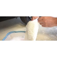 Kit Essencial Limpeza Automotiva: Shampoo Neutro 500ml + Luvas Microfibra Profissional - imagem 2