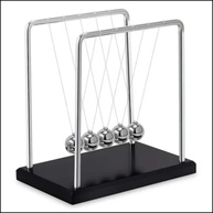 Pêndulo de Newton Decorativo com 5 Esferas Metálicas - Base Preta 14 cm | Enfeite para Escritório, Sala e Quarto - imagem 1