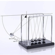 Escultura Decorativa Pêndulo de Newton 13,5 cm – Design Moderno com Movimento Relaxante para Mesa - imagem 4
