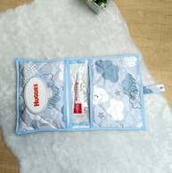 Kit Completo para Bebê Menino: Almofada Amamentação + Ninho Redutor + Porta Fralda Azul Nuvem - imagem 3
