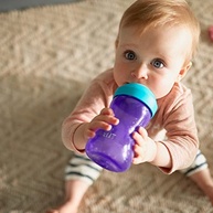 Copo de Transição com Bico de Silicone Roxo e Azul 9M+ - Segurança e Conforto para o Bebê - imagem 3