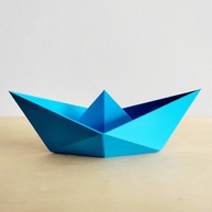 Estatueta Barquinho Origami M em Azul Claro - Arte 3D Moderna para Decoração - imagem 1