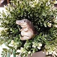 Estátua de Jacaré Decorativa em Resina - Mini Ornamento Fofinho para Jardim e Ambientes Internos - imagem 2