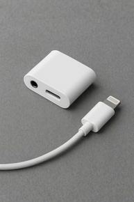 ouca-e-simultaneamente-iphone-para-a-seu-adaptador-p2-e-lightning-carregamento-carregue-a