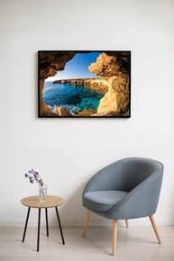 Quadro Decorativo 90x60 cm com Moldura de Madeira Premium - Paisagem Gruta Mar para Sala, Quarto e Escritório - imagem 2