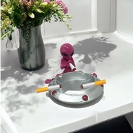 Cinzeiro ET Rosa Alienígena com Disco Voador – Enfeite Criativo de Mesa para Fãs de Ficção Científica - imagem 3