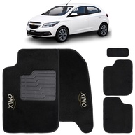 Tapete Carpete Onix 2012-2018 Preto Bordado: Proteção e Estilo para Seu Carro - imagem 1
