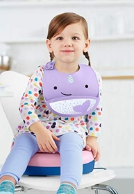 Babador Cata Migalhas de Silicone Skip Hop Zoo Baleia Narval Roxo - Prático e Ergonômico para Bebês - imagem 3