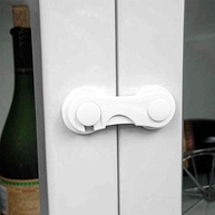 para-para-adesiva-seguranca-infantis-branco-a-ambientes-trava-armarios-vivababy-inteligente-a