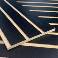 Placas Ripadas Adesivas MDF 3D 45x11cm - Revestimento Moderno para Parede (81 Ripas, Freijó) - imagem 4