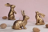 Conjunto de 3 Estatuetas de Coelhinho da Páscoa em Resina Dourada - Decoração Temática Elegante - imagem 2