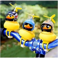 Pato de Borracha Estiloso com LED para Decorar Motos, Carros e Bicicletas - Diversão Garantida! - imagem 2