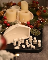 Conjunto de Presépio de Cerâmica Branca 12 Peças - Decoração Moderna de Natal - imagem 4