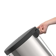 Lixeira Inox com Pedal 20L Tramontina - Acabamento Polido e Design Moderno - imagem 5