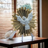 Adorno Pedestal Divino Espírito Santo - Decoração Sagrada para Mesa e Parede 10 cm - imagem 3