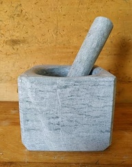 Pilão de Pedra Sabão Resistente - Quadrado com Socador para Cozinha - imagem 3