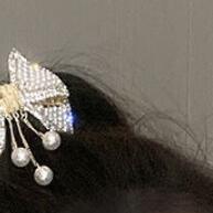 Grampo de Cabelo Pérola e Strass: Elegância Coreana para Seu Penteado - imagem 2