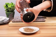 (13cm , Silver) - BlueSnail Stainless Steel Manual Grips Glass Salt Pepper Grinder Seasoning Bottle (13cm , Silver) - imagem 3