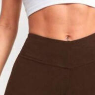 Calça Legging Flare Peluciada Cós Alto: Conforto e Modelagem Perfeita - imagem 2
