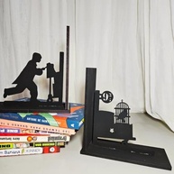 Aparador de Livros Harry Potter - Plataforma 9¾ com Insígnia do Castelo - Decoração Geek para Fãs - imagem 3