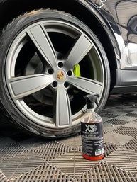 XS BLACK TIRE: Revitalizador de Pneus com Brilho Intenso e Toque Seco - 5 Litros - imagem 3