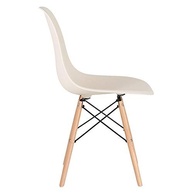 Cadeira Charles Eames Eiffel DSW - Design Moderno com Pés de Madeira Clara e Assento em Polipropileno - imagem 4