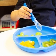 Colher Silicone Ponta Dupla Colors Azul da Clingo - Segura e Divertida para Bebês - imagem 4