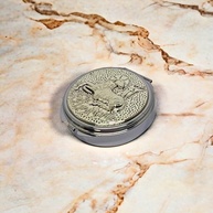 Porta Hóstia Grande em Teca Eucarística Cordeiro - Armazenamento Sagrado com Estilo e Segurança - imagem 5