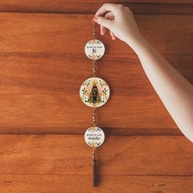 Adorno de Porta Nossa Senhora Aparecida com Frase Inspiradora - Madeira e Resina | Presente Ideal para Mães - imagem 1