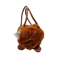 Bolsa de Pelúcia Capivara: Fofura e Praticidade! - imagem 2