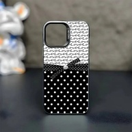 Capa iPhone: Bolinhas Preto e Branco - Proteção Premium - imagem 3